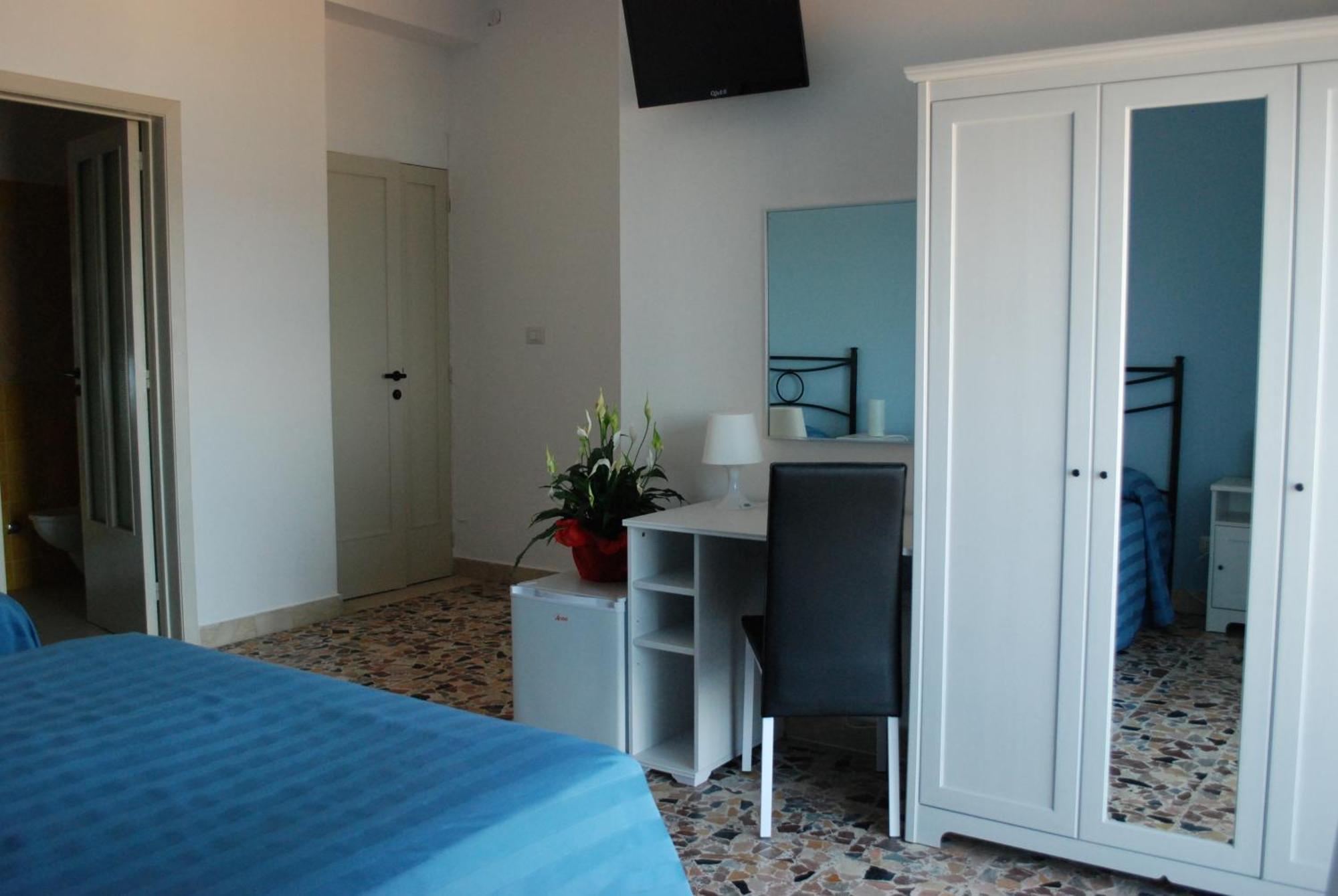 Maniel Beach Hotel Letoianni Quarto foto