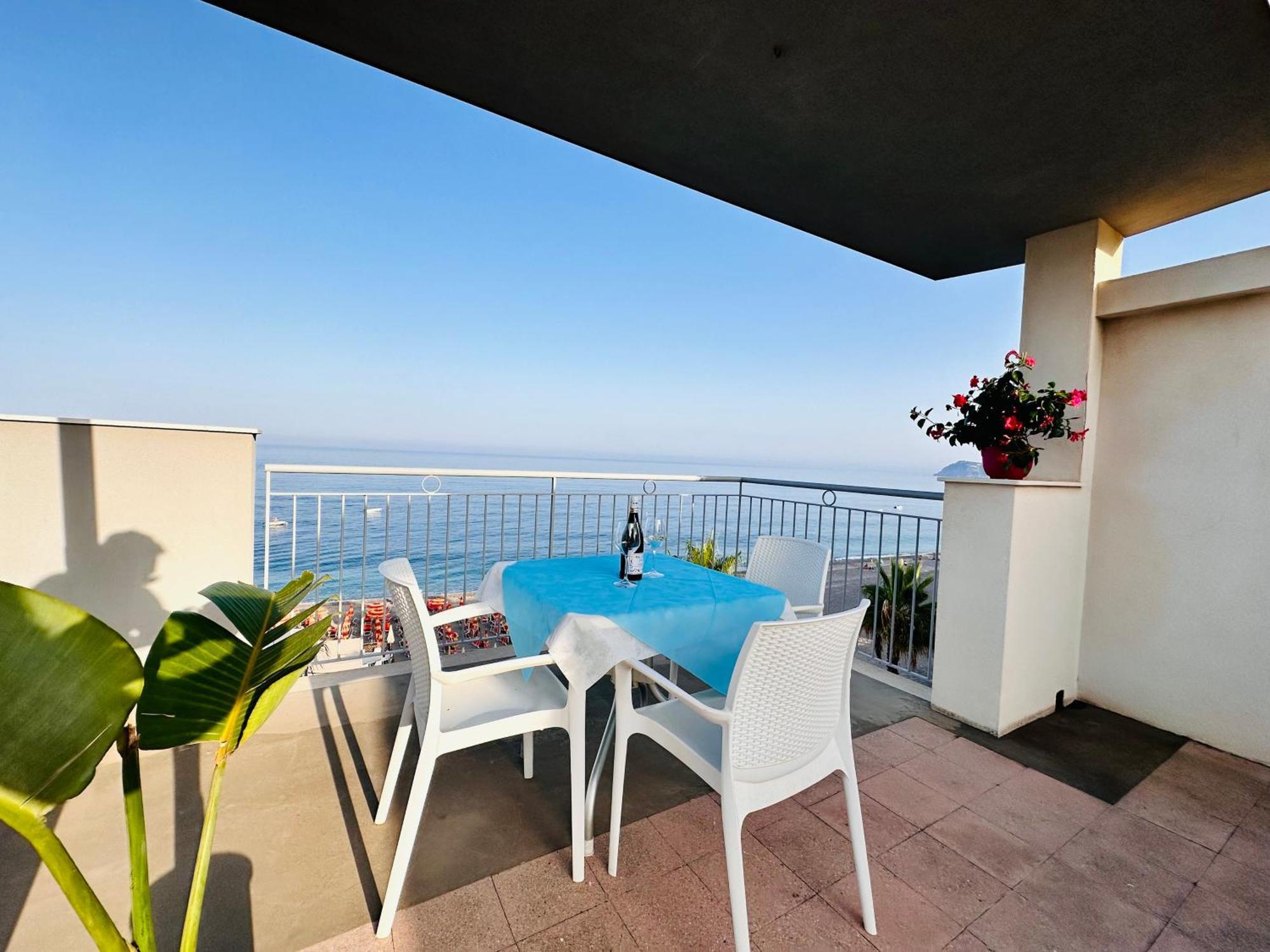 Maniel Beach Hotel Letoianni Exterior foto