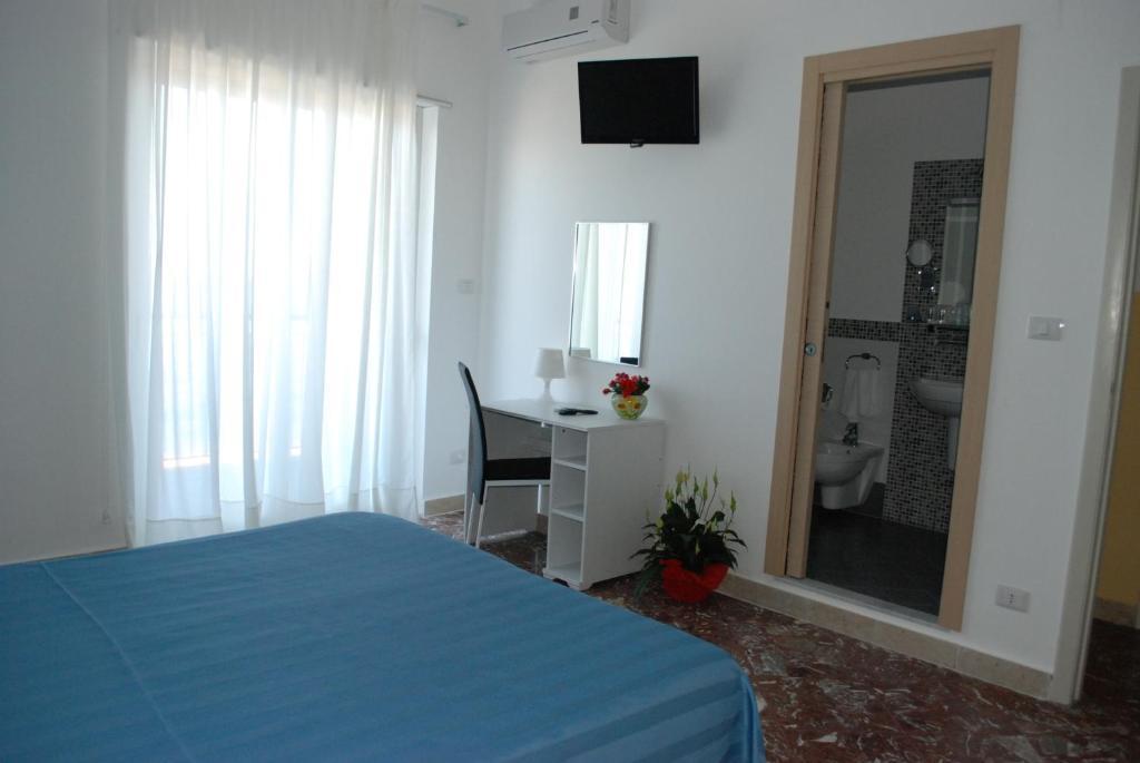 Maniel Beach Hotel Letoianni Quarto foto