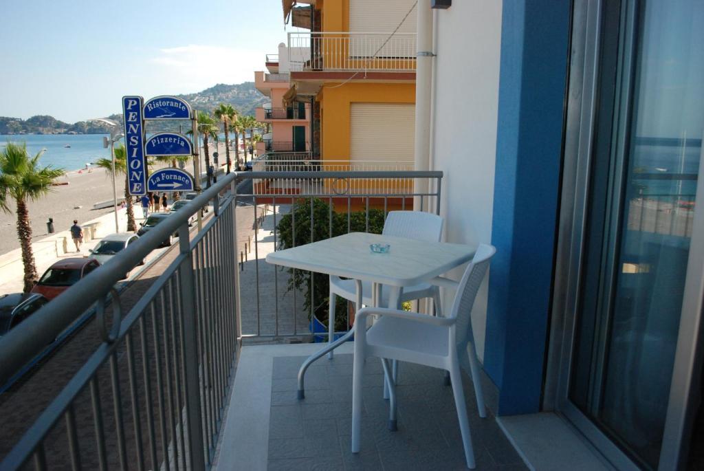 Maniel Beach Hotel Letoianni Quarto foto